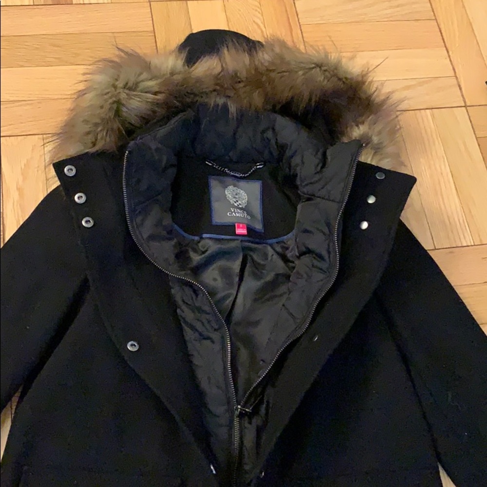 Women’s Vince Camuto coat size small.